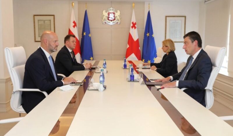 В администрации Грузии прошла встреча с представителями туристического сектора