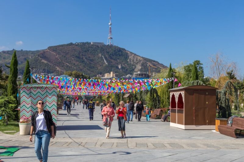 Мэрия Тбилиси дала разъяснения по двум масштабным проектам: парку на горе Мтацминда и территории бывшего ипподрома