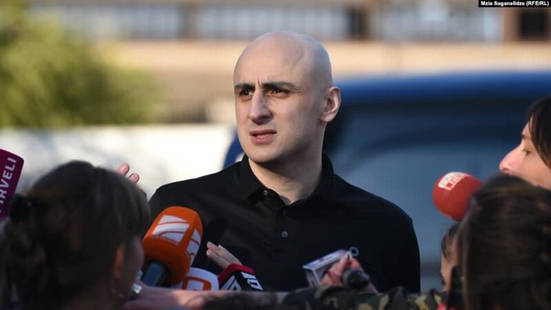 Председатель крупнейшей оппозиционной партии Грузии Ника Мелиа вышел из тюрьмы