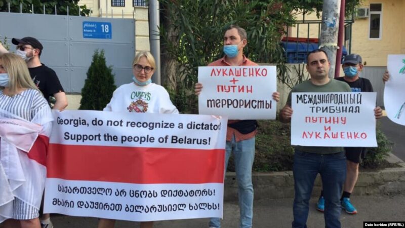 В Тбилиси прошла акция поддержки с задержанным вчера в Беларуси журналистом Романом Протасевичем