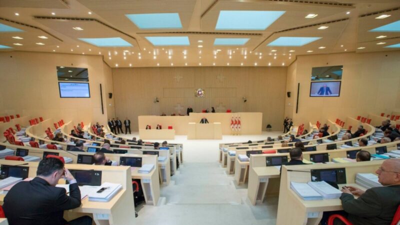 Парламент Грузии расширил право правительства вводить ограничения в стране