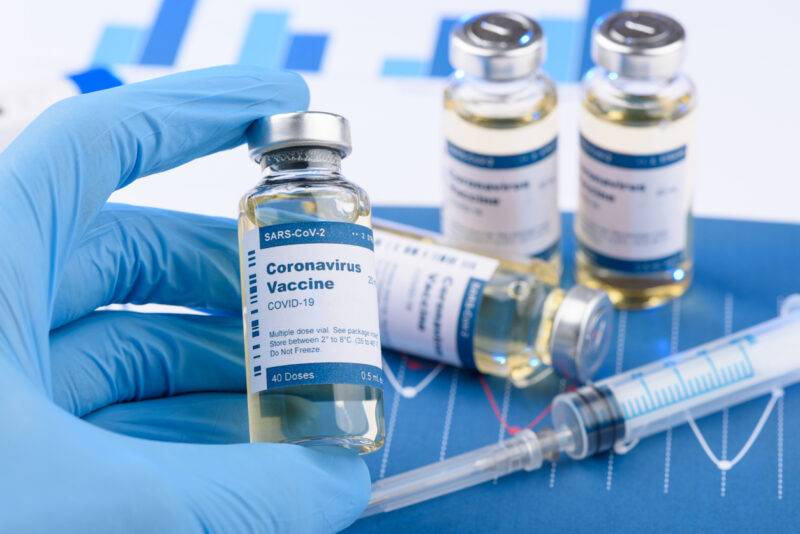 Возможно, необходимо будет сделать третью дозу вакцины от коронавируса