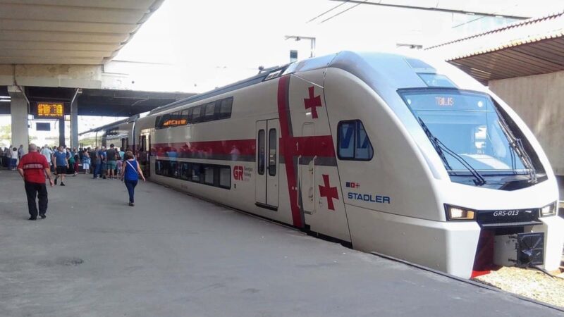 Первый поезд Ереван-Тбилиси-Батуми доставил пассажиров на территорию Грузии