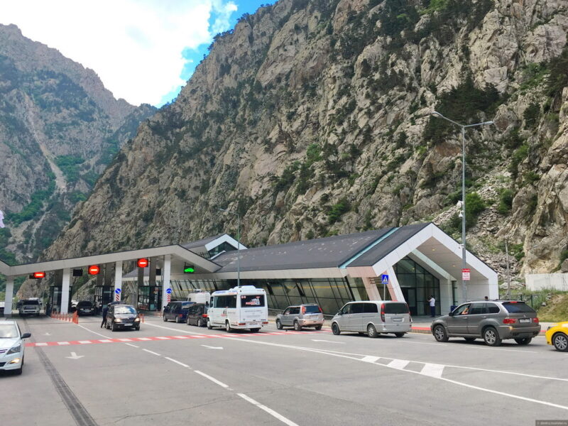 На грузино-российской границе снова многочасовые пробки
