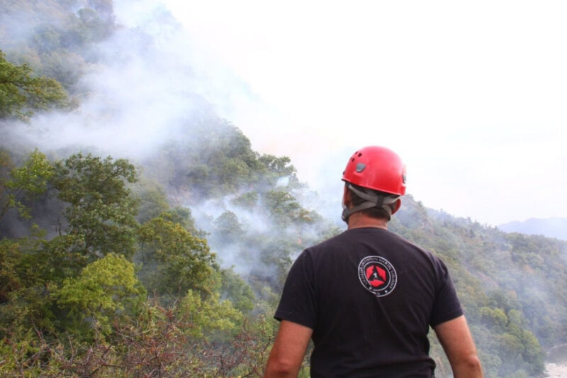 Шестые сутки продолжаются лесные пожары в Боржоми