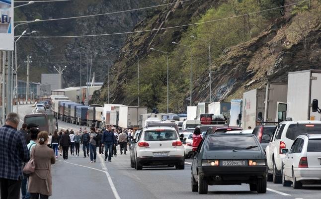 Ситуация на сухопутной грузино-российской границе: пробки увеличиваются ежечасно