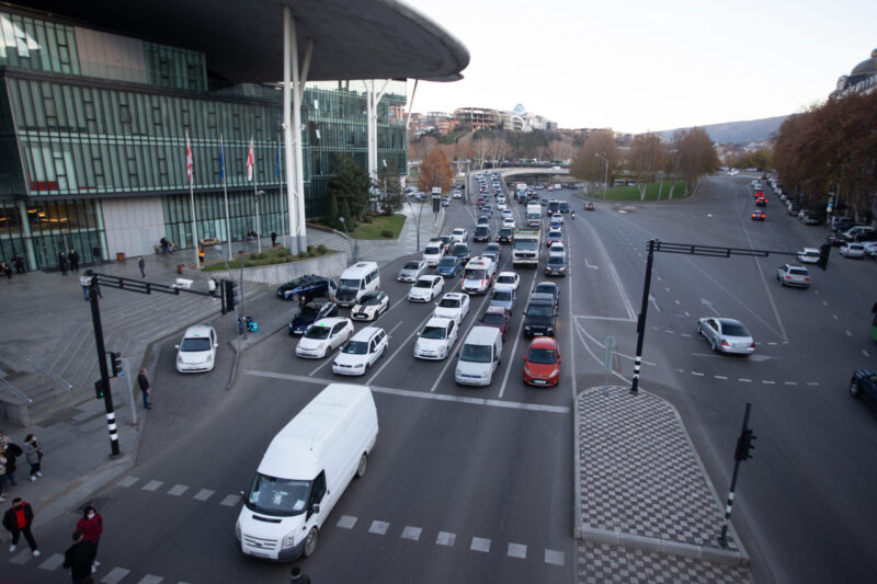 Машины на иностранных номерах скоро будут внесены в базу МВД Грузии, а их владельцы станут платить штрафы