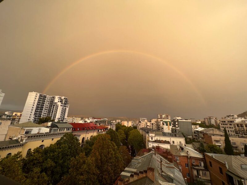 Очень красивая двойная радуга над Тбилиси