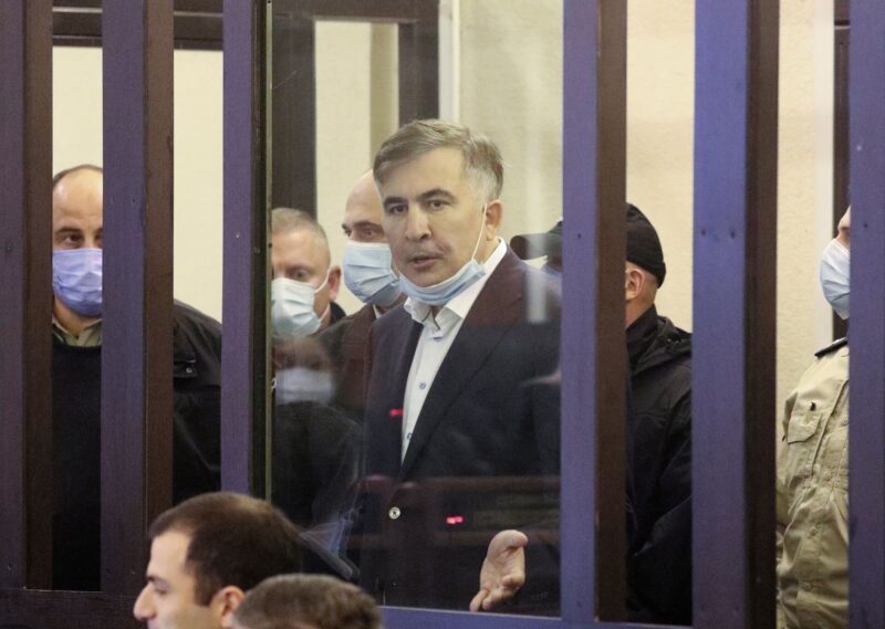 В Тбилисском суде началось судебное заседание по вопросу отмены или отсрочки наказания экс-президента Грузии Саакашвили