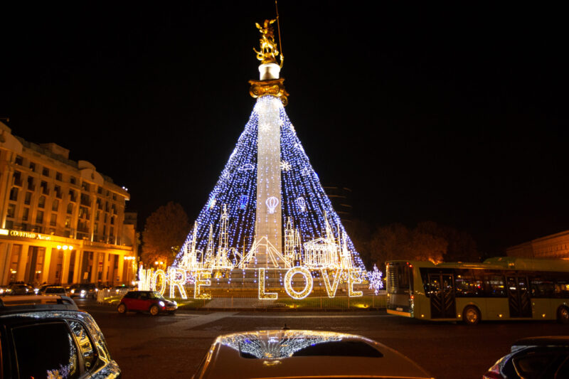 Главную ёлку Грузии и новогоднюю иллюминацию в столице включат 9-го декабря