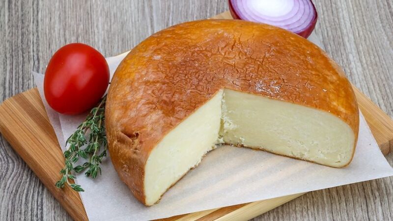 Авторитетное издание Taste Atlas включил копченый сулгуни в список ста лучших сыров мира