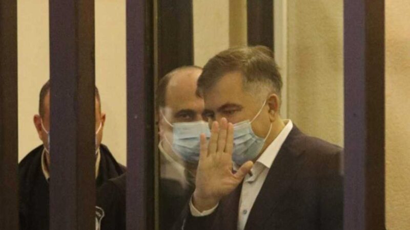 По сообщению оппозиционных телеканалов и адвоката, экс-президент Грузии Михаил Саакашвили переводился в палату интенсивной терапии (реанимации)