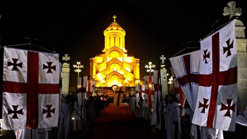 В ночь Рождества с 6 на 7 января в православных храмах Грузии проходят праздничные богослужения