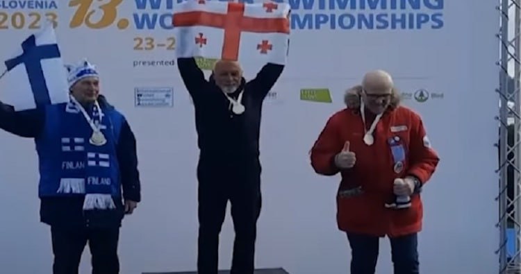 76-летний Генри Купрашвили выиграл 6 золотых и 1 серебряную медаль на чемпионате мира по зимнему плаванию
