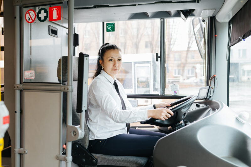 Тбилисская транспортная компания будет бесплатно обучать женщин, желающих стать водителями автобусов