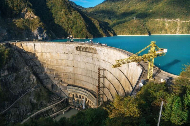 Кому в Грузии принадлежат крупнейшие ГЭС? 