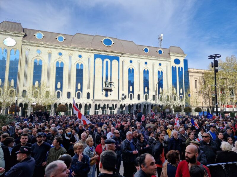Перед Парламентом Грузии началась акция крупнейшей оппозиционной партии страны