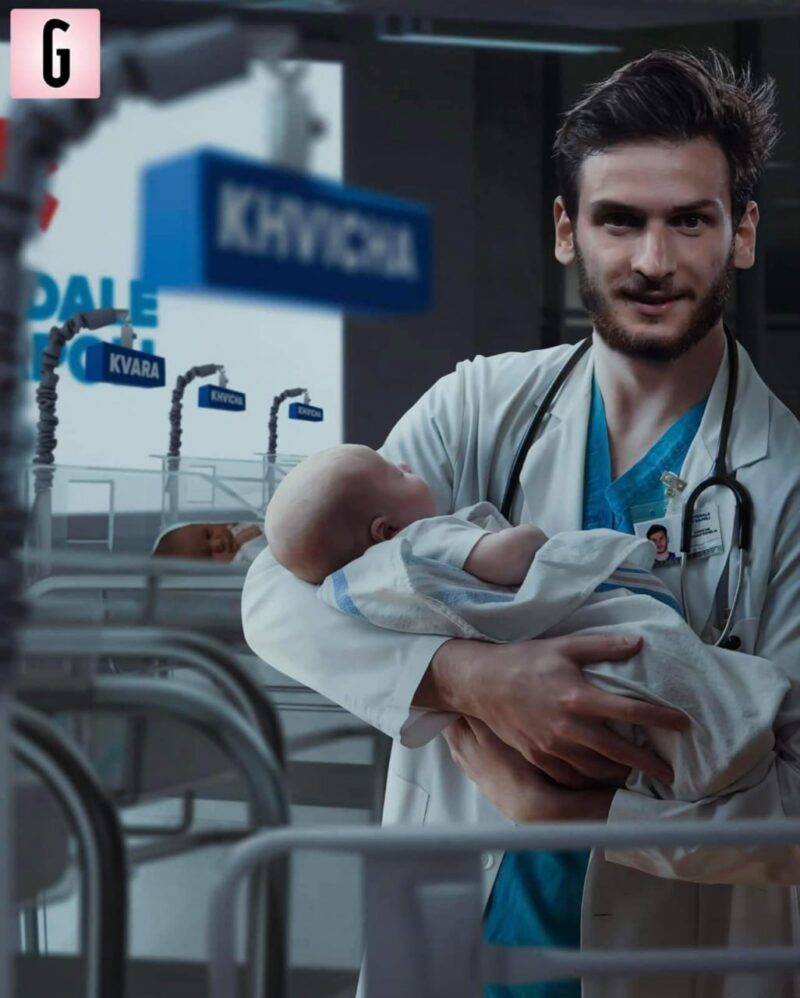 В Неаполе ребенка впервые назвали в честь грузинского футболиста Хвичи Кварацхелия