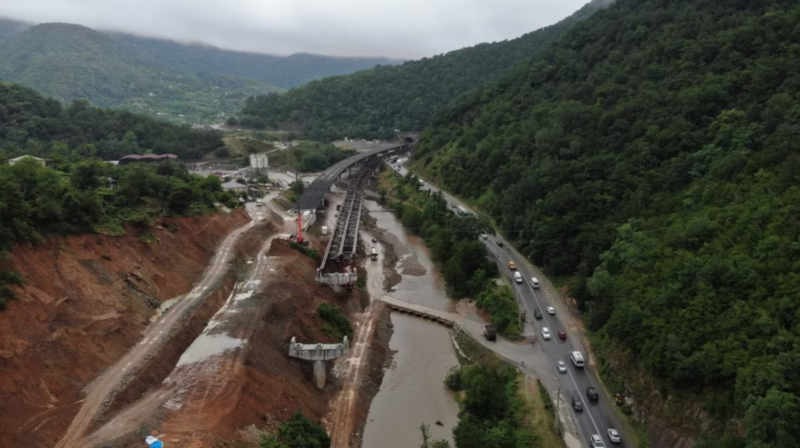 Перевал Рикоти, соединяющий Западную и Восточную Грузию, открыт для движения транспорта в ограниченном режиме