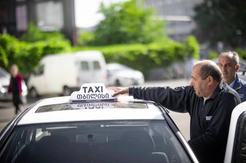 С 1 июня такси категории “А” (возраст автомобилей не превышает десять лет и получена лицензия), смогут ездить в Тбилиси по выделенным автобусным линиям