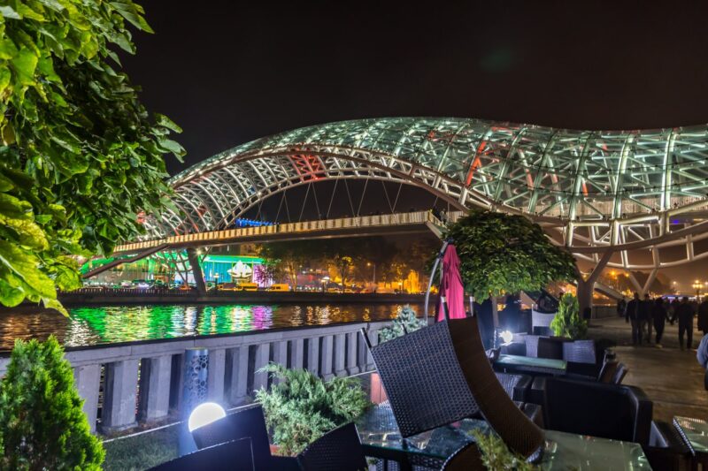 Одна из главных тбилисских достопримечательностей: мост Мира, будет закрыта на реконструкцию