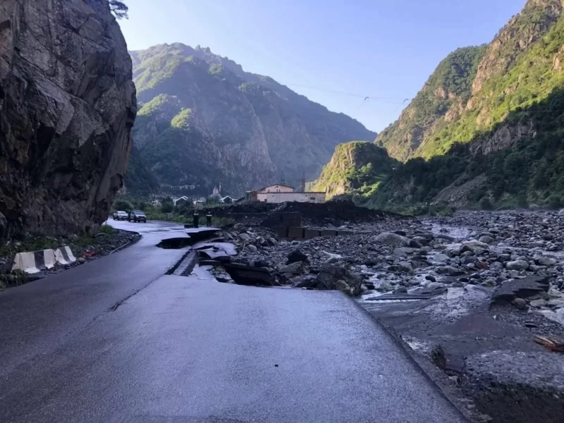 Правительство Грузии приняло решение модернизировать дорогу Тбилиси-Натахтари, которая идёт до сухопутной границы с Россией