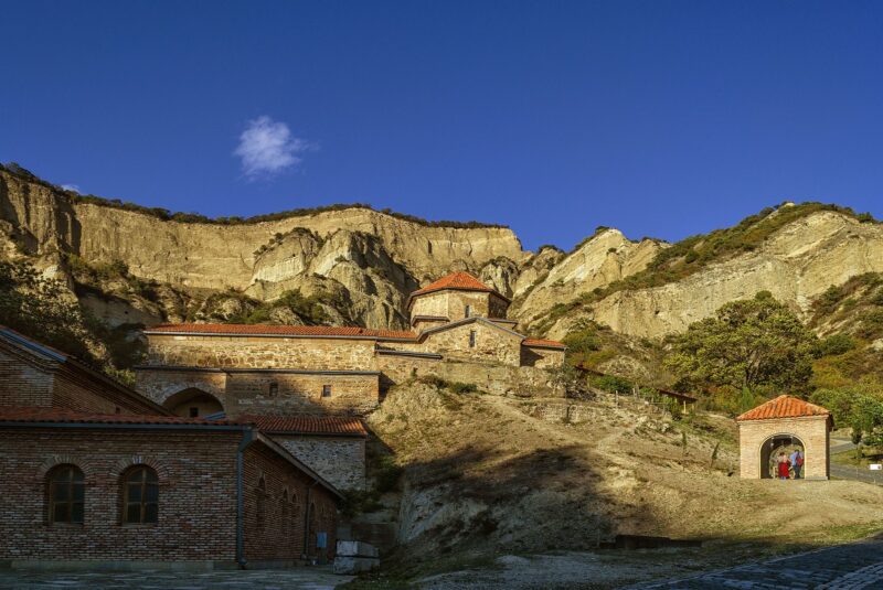 От обрушения скалы возле древнего грузинского монастыря Шиомгвиме никто не пострадал, постройки тоже остались целы
