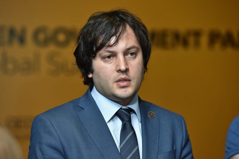 Председатель правящей партии «Грузинская мечта» Ираклий Кобахидзе провел специальный брифинг для журналистов и представителей СМИ