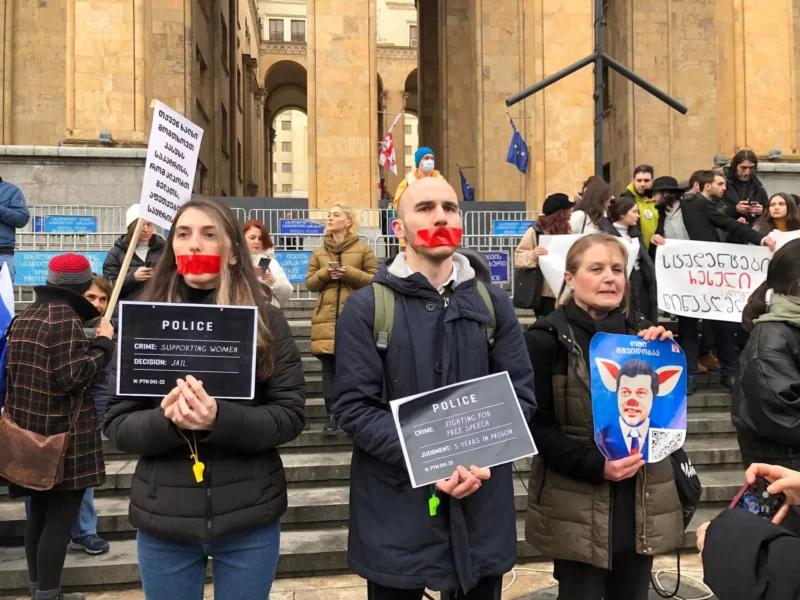 В Тбилиси у здания Парламента прошла акция «Нет российским агентам!»