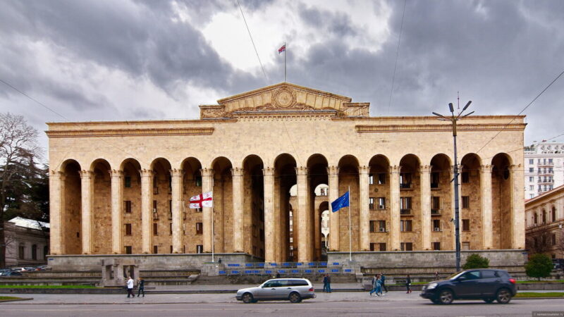 Драка в Парламенте Грузии во время обсуждения законопроекта “Об иностранном влиянии”