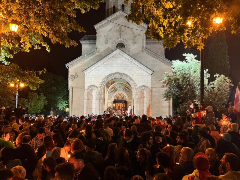 В Грузии проходят праздничные литургии и отмечают светлый праздник Пасхи