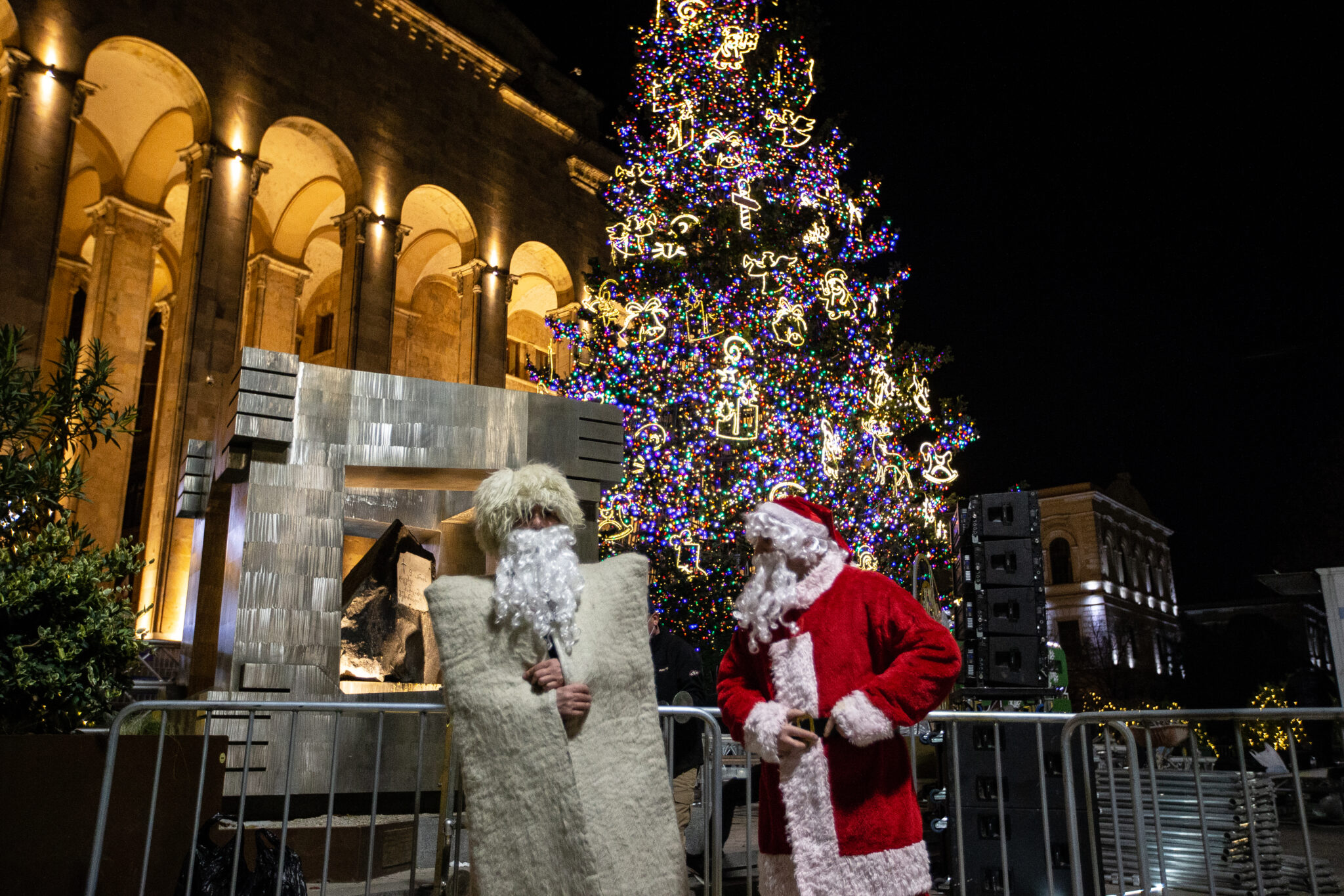 Главная елка тбилиси. Тбилиси новый год. Новогодние туры в грузию. Грузия новогодние праздники. Новогодний город.