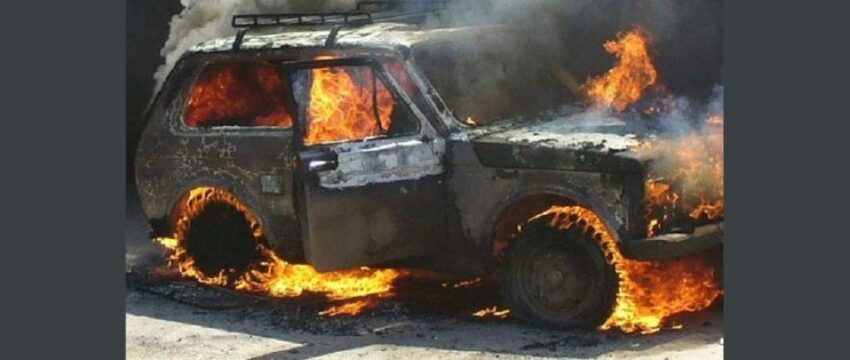 В центре Тбилиси взорвался и сгорел автомобиль