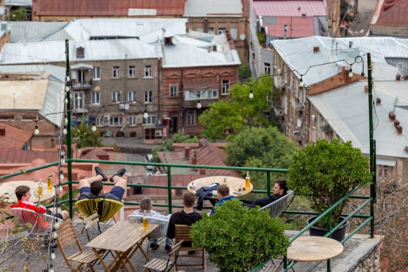 В первом квартале 2025 года международные визиты в Грузию составили 1,17 млн (+1,3% в годовом значении) — лидеры традиционные, Европы в десятке нет