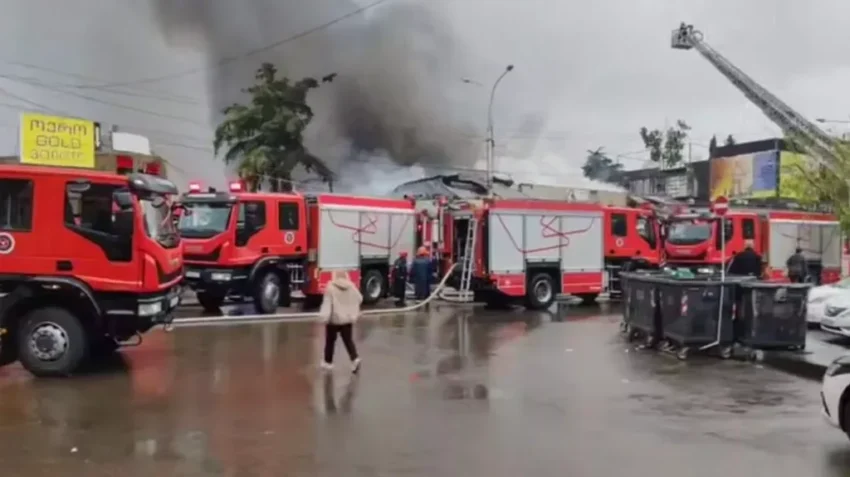  Сильный пожар в окрестностях аэропорта Батуми