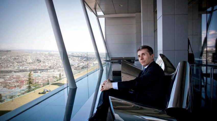 Самый богатый человек в Грузии — экс-премьер и почетный председатель правящей партии Бидзина Иванишвили выиграл суд на 607 миллионов долларов, но когда он их сможет получить, неизвестно