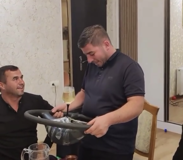 Вино, выпитое из руля автомобиля — о традиции «Гансхвавебули» в Грузии