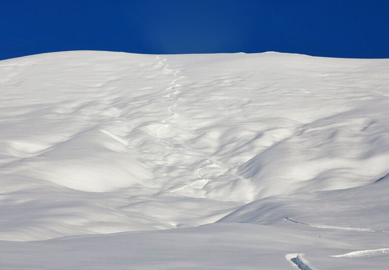 Снегопады в Гудаури: за два дня высота сугробов достигла 25-30 см