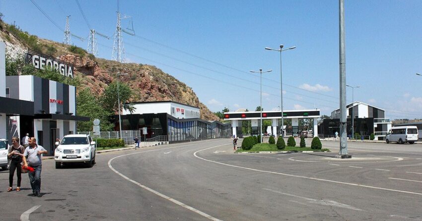 Азербайджан оставил закрытыми сухопутные границы до 1 апреля 2026 года