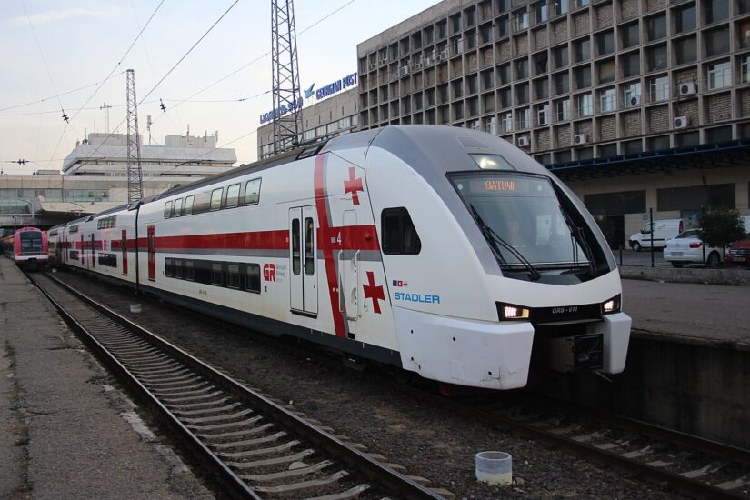 Путь из Тбилиси в Батуми и обратно по железной дороге в 2026 году станет на 30 минут быстрее