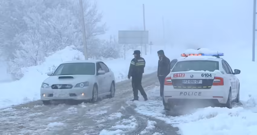  Проверка автомобилей на горных участках дорог Грузии стала строже: помимо Бакуриани, соответствие требованиям стали смотреть в Пасанаури и Гудаури