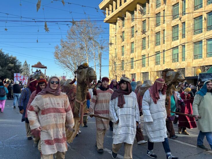 Рождественское шествие “Алило” проходит в Тбилиси и других городах страны
