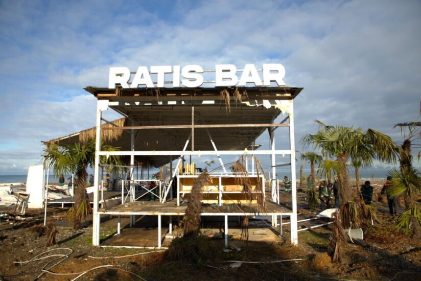 Снос старых заброшенных и портящих городской ландшафт зданий завершается на Батумском бульваре