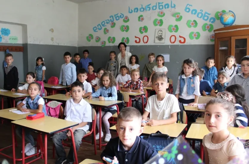 В Грузии стартовала регистрация первоклассников