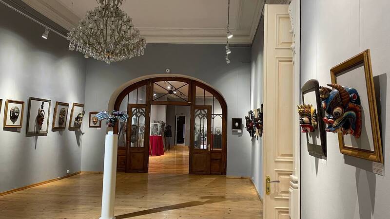 Выставка театральных масок в тбилисском Дворце искусств (Art Palace)