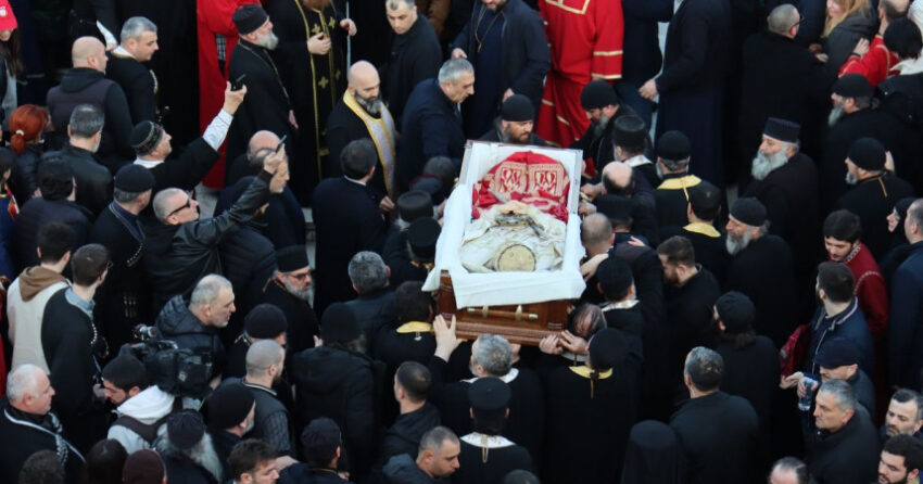 Более тысячи человек, крестников Патриарха Илии II прошли шествием по Тбилиси