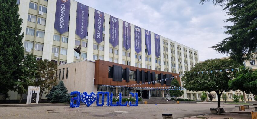 Как поступить в Тбилисский Государственный Медицинский Университет иностранному студенту?