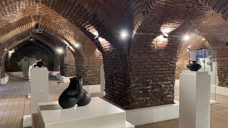 Частный музей вина в караван-сарае Арцруни: археологические находки в уникальном пространстве