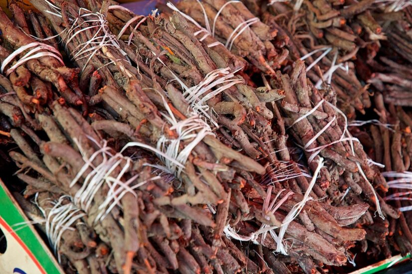 На улицах Грузии появились корешки «эндро» и его производные – значит Пасха совсем близко