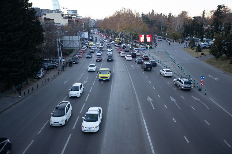 12 и 13 апреля, в Тбилиси ограничено движение транспорта возле крупнейших городских кладбищ